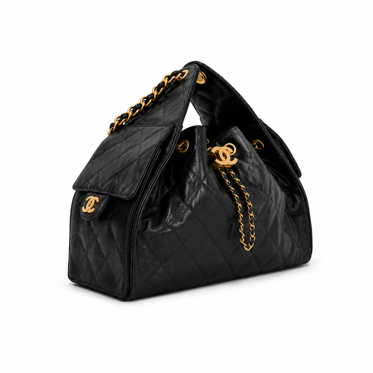 Bolso negro acolchado con cadena dorada